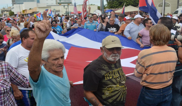 Esperanza, cautela y pesimismo de los cubanos en Miami ante el relevo de Castro