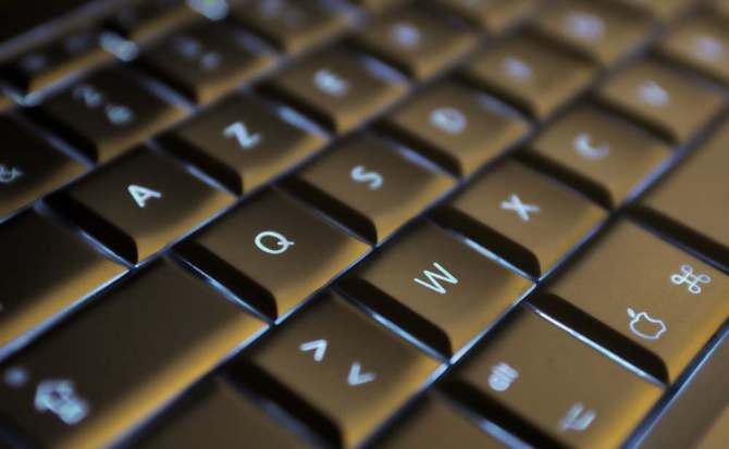 Cómo limpiar el teclado de tu ordenador y cada cuánto deberías hacerlo