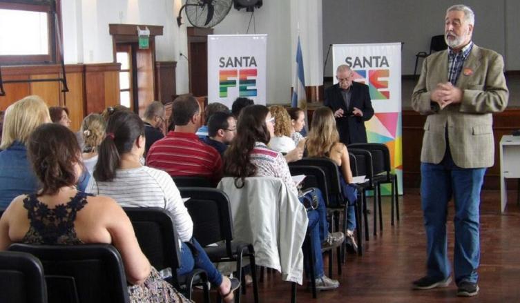 Capacita equipos de salud en abordaje de consumos problemáticos de sustancias  