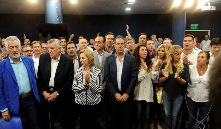 Pedirán elevar a jucio oral una megacausa que Carrió abrió contra Scioli