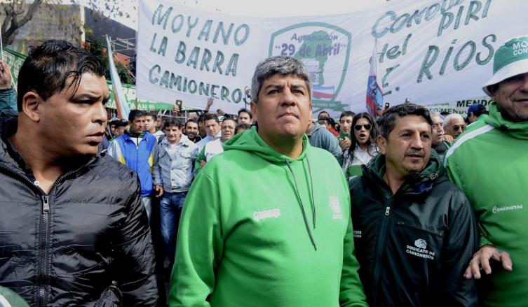 Camioneros lanzó un paro por el conflicto en OCA