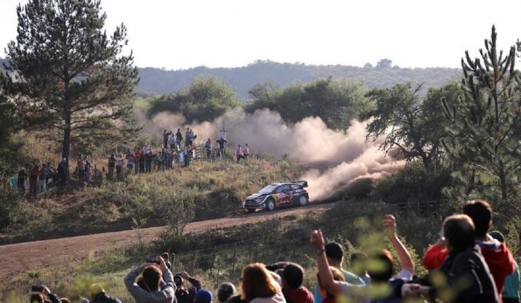 Los dos públicos del Rally vibran por igual en las sierras de Córdoba