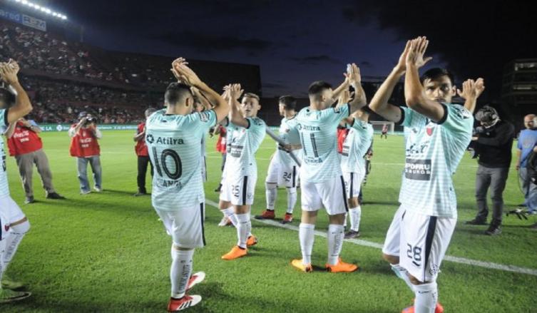 Colón sin equipo confirmado espera en Córdoba para enfrentar a Belgrano