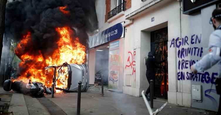 París: incendios y represión policial por disturbios tras la marcha del 1 de mayo