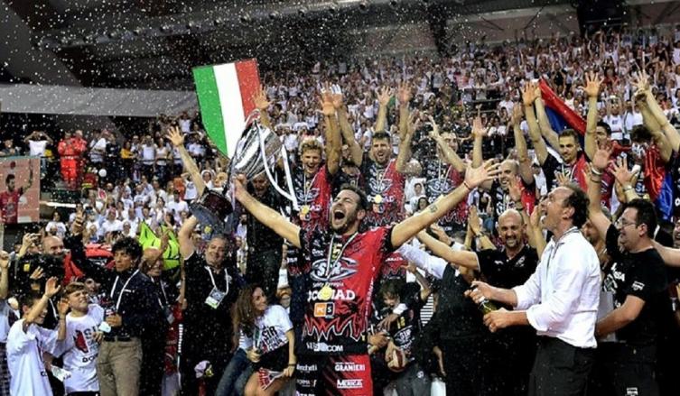 Vóleibol: De Cecco y Uriarte, campeones y figuras en Italia y en Brasil