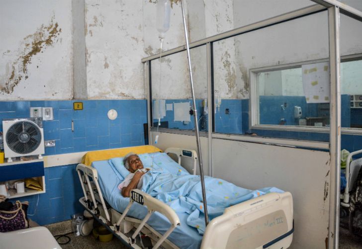 Sin quirófanos ni remedios: la crisis de salud se agrava en Venezuela