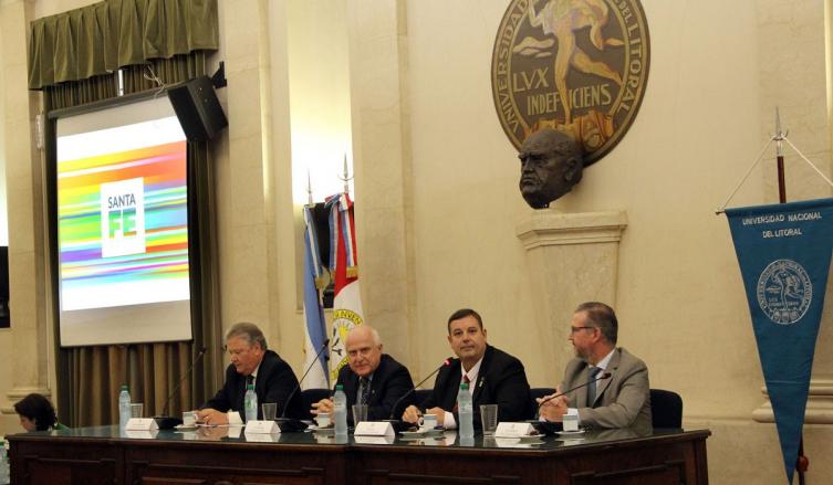 Lifschitz se reunió con su gabinete en la UNL 