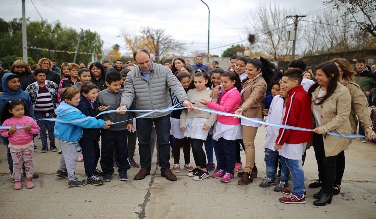 “Esta obra es pavimento, pero también educación” 