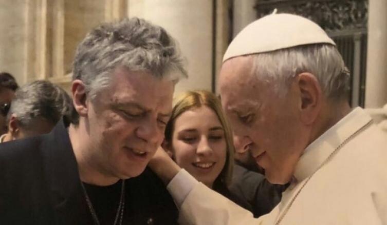 Juanse, el músico ahora volcado a la fe, tuvo un emotivo encuentro con el Papa Francisco