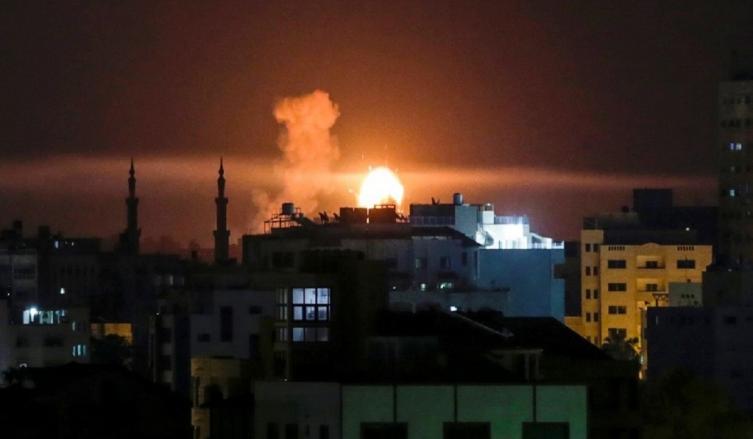 El ejército de Israel bombardeó más de una docena de objetivos palestinos