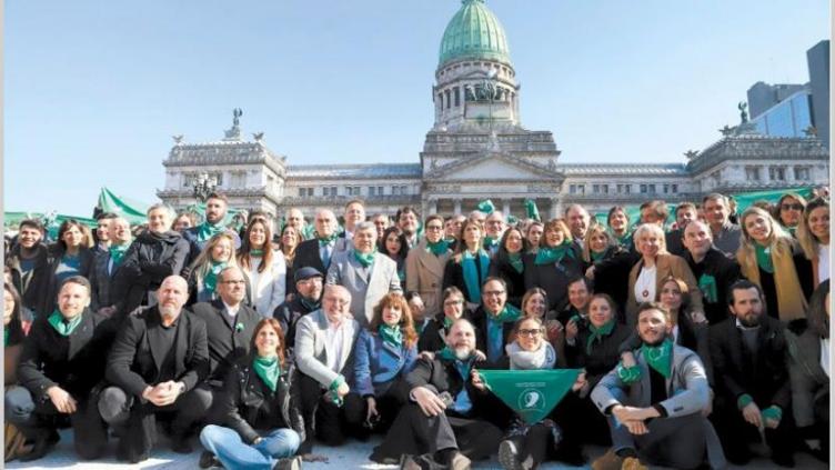 Cambios en el proyecto sobre abortopara atraer a indecisos