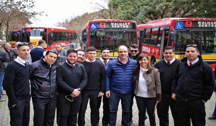 Corral presentó la renovación de la flota