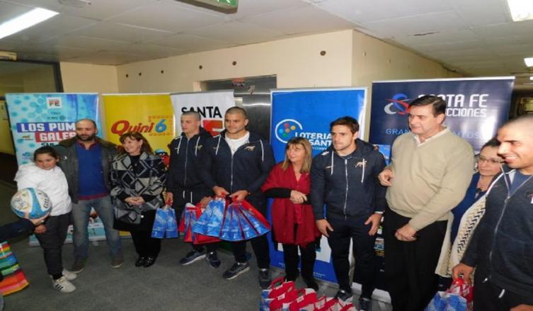 Los Pumas visitaron el hospital de Niños