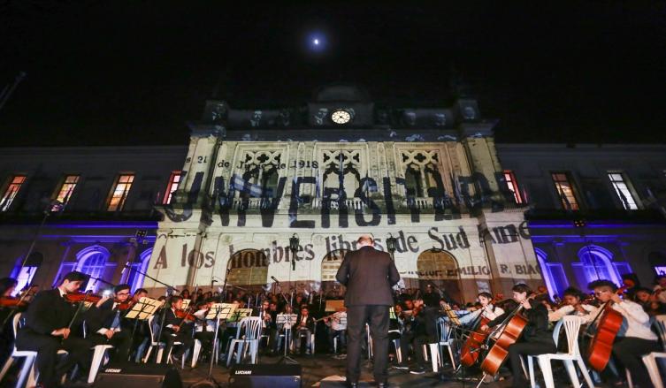 La UNL le cantó al Centenario de la Reforma 