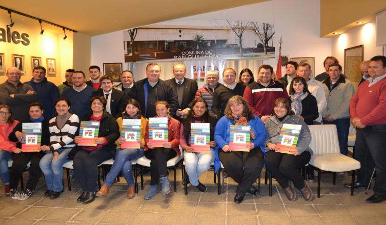 La Provincia entregó fondos para construir 39 viviendas 