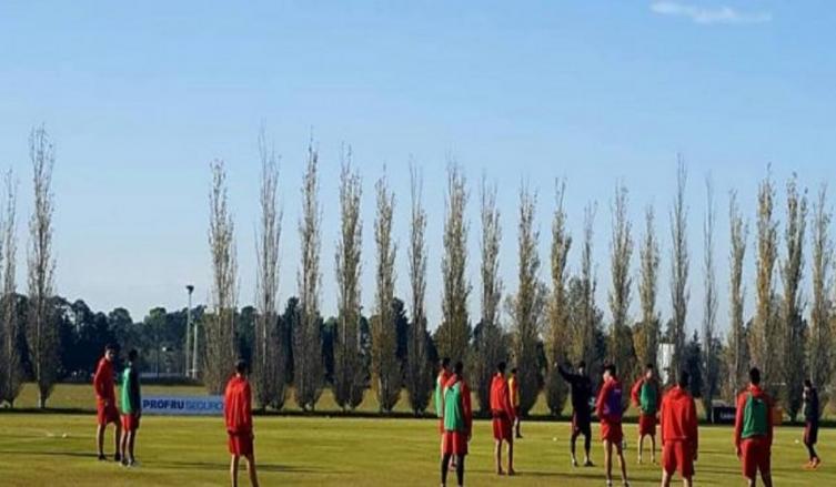Colón busca un defensor mientras prepara su primer amistoso