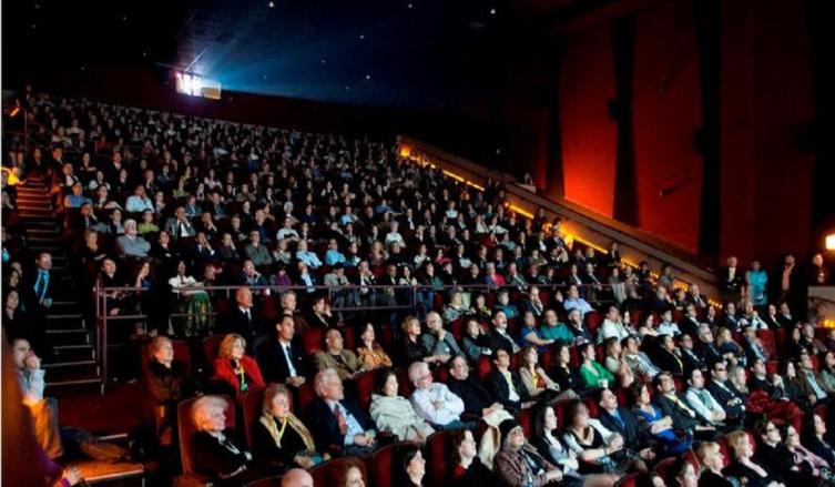 Sistemas para hipoacúsicos en salas de cine 