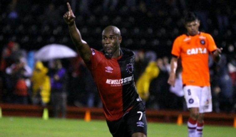 A pesar de las dudas, Leal confirmó que se queda en Newells