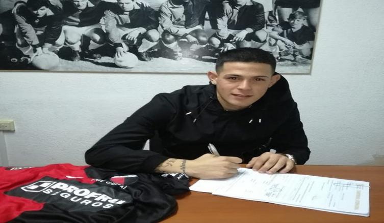 Uno de los indispensables para Domínguez firmó un nuevo contrato