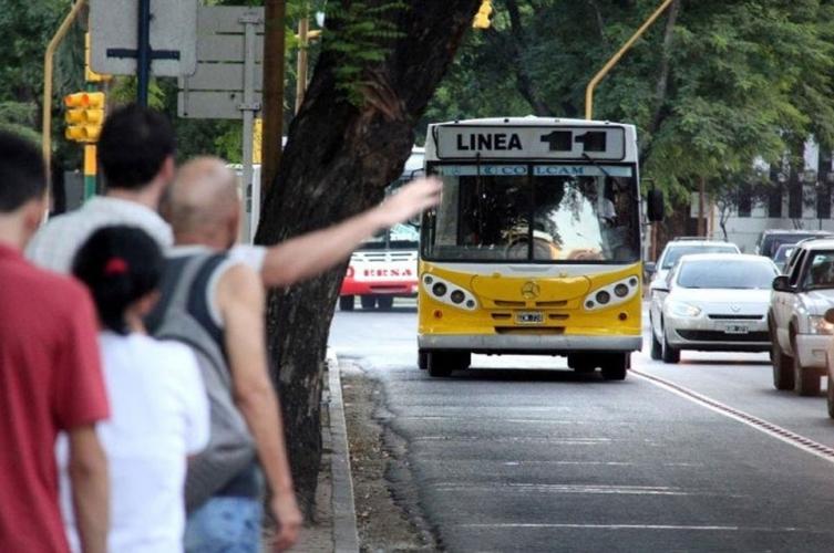 Desvío de colectivos por obras en Plaza 25 de Mayo