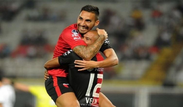 Domínguez estrena delantera en Colón