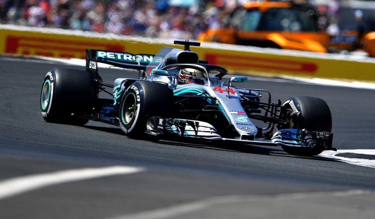 En una ajustada definición, Hamilton hizo la pole en Silverstone