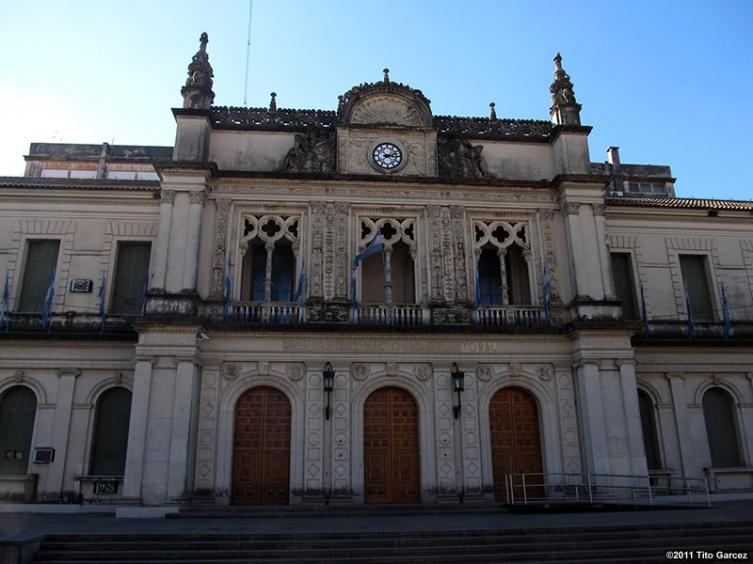 Más de 100 estudiantes cursarán en universidades del mundo