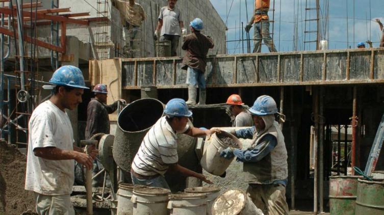 La AFIP tiene en la mira a 120 mil empresas por tener trabajadores en negro