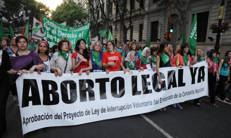 Organizan marchas en todo el mundo por la legalización del aborto en Argentina