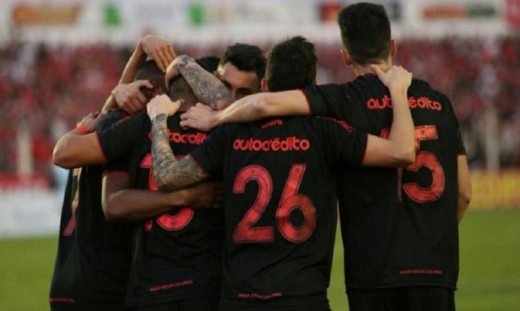 Newell ´s goleó a CADU y avanzó a octavos de final