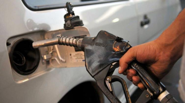 Advierten que las naftas van a aumentar al menos un 15% más