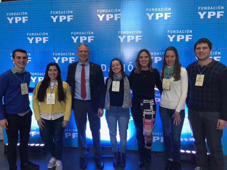 Estudiantes fueron becados por la Fundación YPF