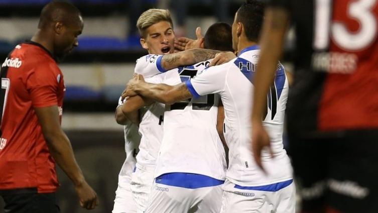 Newell ´s  no hizo pie y Vélez le ganó cómodamente en el debut