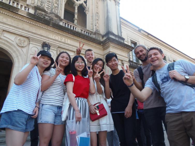 La UNL dio la bienvenida a más de 140 estudiantes del mundo