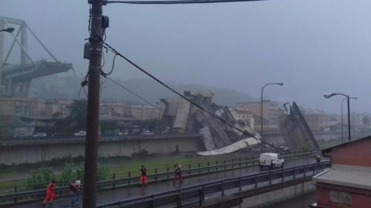 Italia: Se derrumbó un puente en Génova y hay al menos 11 muertos