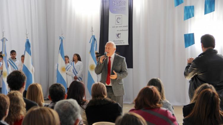 Lifschitz entregó viviendas a docentes