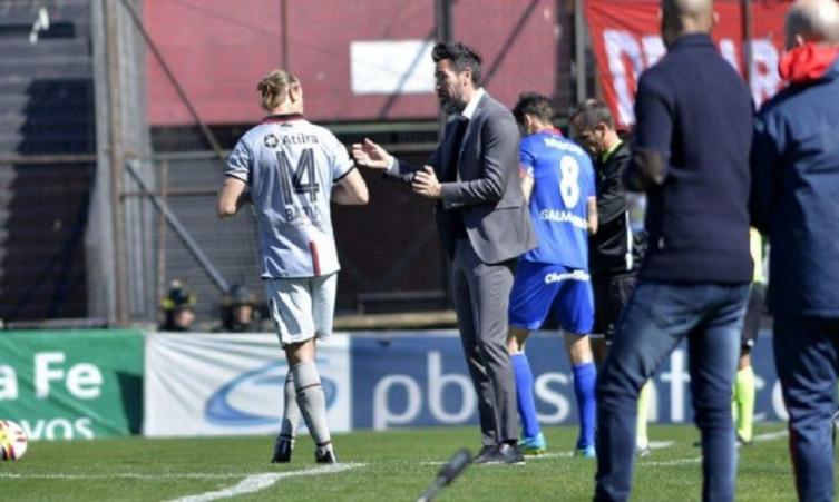 Adrián Bastía sigue auxiliando a Colón en el medio campo