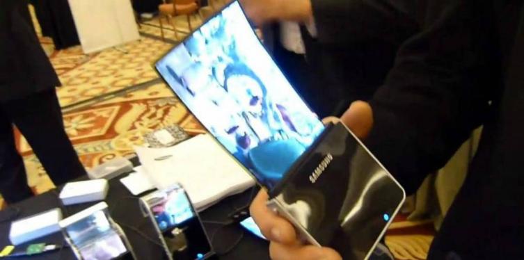 Samsung podría lanzar en 2019 un teléfono flexible