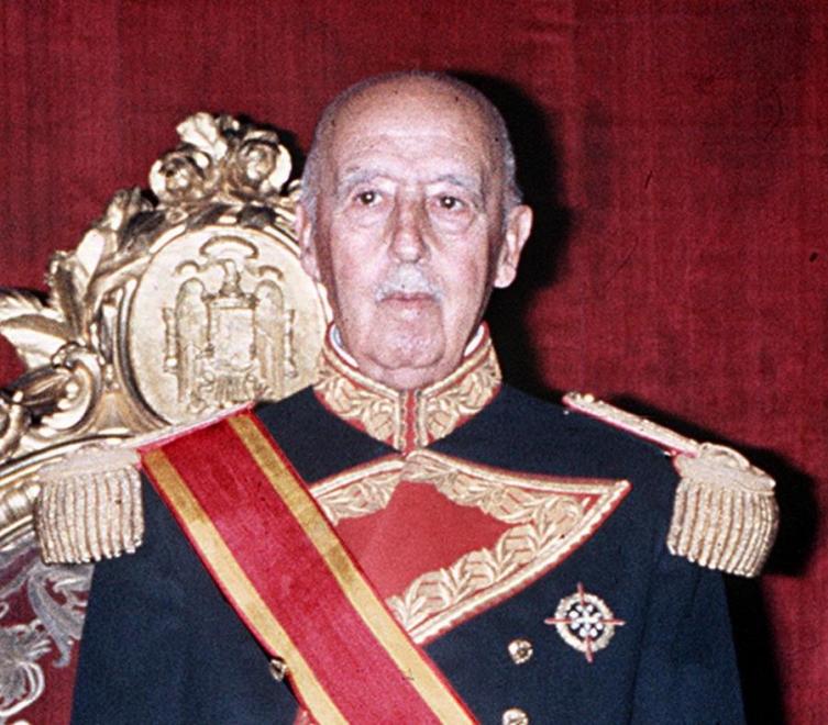 España inicia un proceso para exhumar los restos de Franco