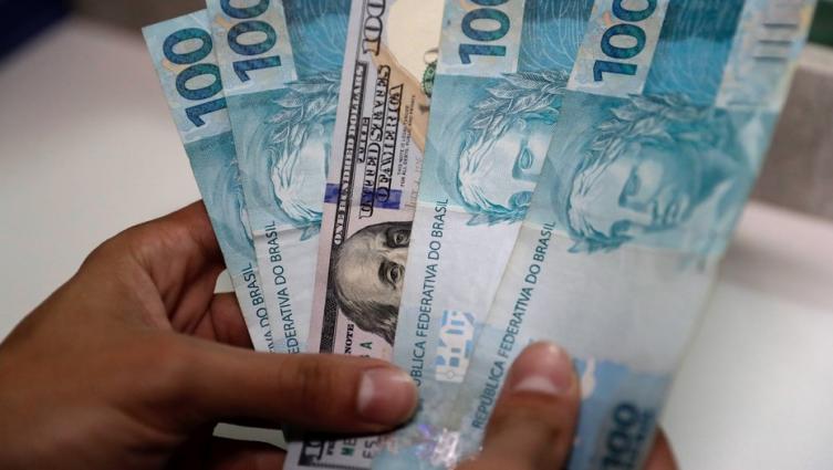 La incertidumbre política en Brasil lleva el dólar a 4,12 reales