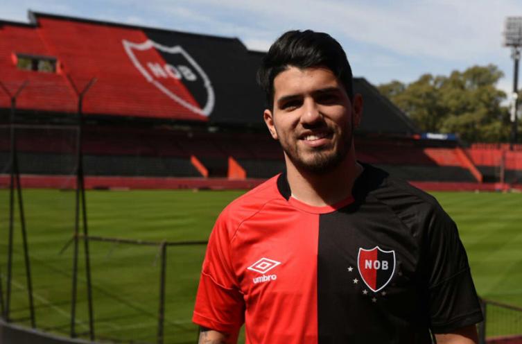 Gastón del Castillo: “Hablo siempre con el Kun”