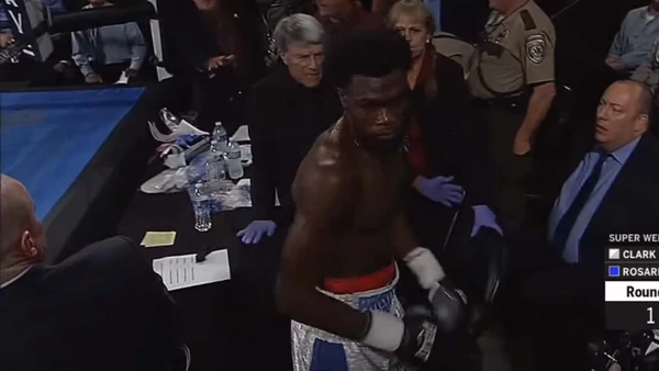 El golpe que hizo volar fuera del ring a un boxeador que estaba invicto