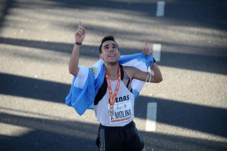 Vendió empanadas para correr y es campeón argentino