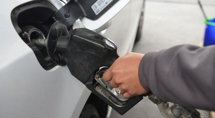 Las naftas aumentan entre 40 y 60 centavos desde mañana
