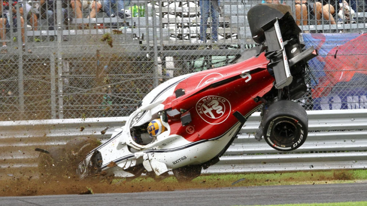 Fórmula 1: el espectacular accidente de un piloto a 350km/h del que salió ileso