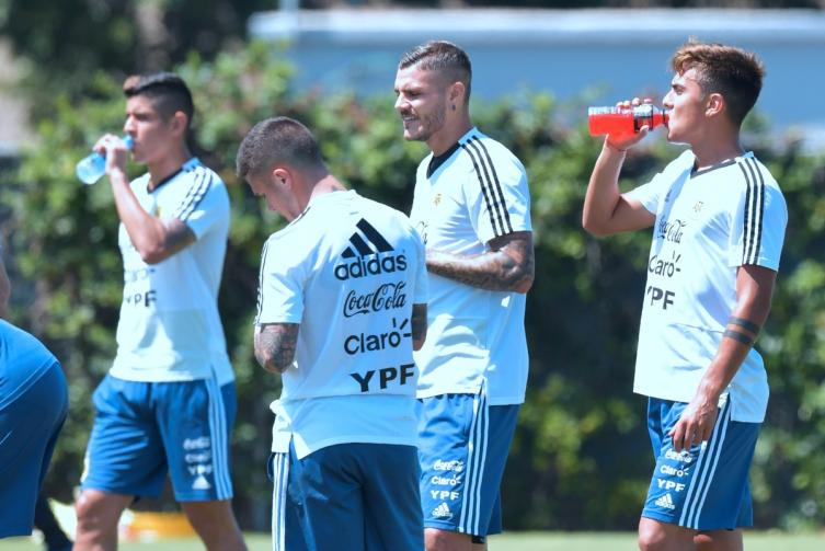 Icardi y Dybala titulares, dos de los ocho cambios que prepara Scaloni en la Selección