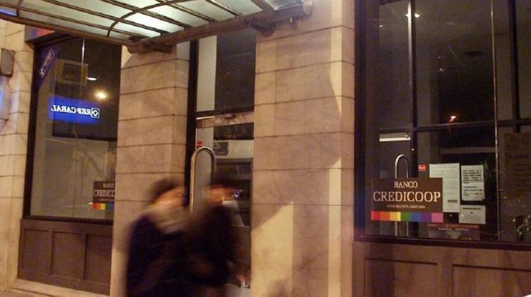 Ordenan a un banco a pagar más de medio millón de dólares por el robo a una caja de seguridad