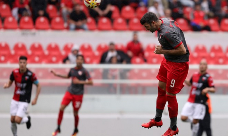 Colón perdió muy bien 3 a 0 ante el Rojo en Avellaneda
