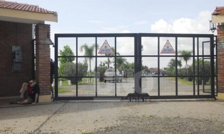 Apretada de la barra de Colón a los jugadores
