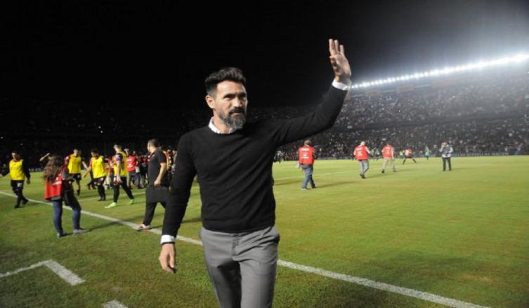 Domínguez opinó sobre la visita de los barras de Colón